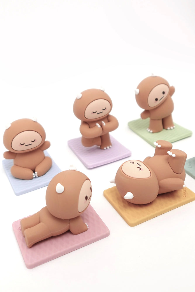 Smoko Hank Yeti doing Yoga Blind Box