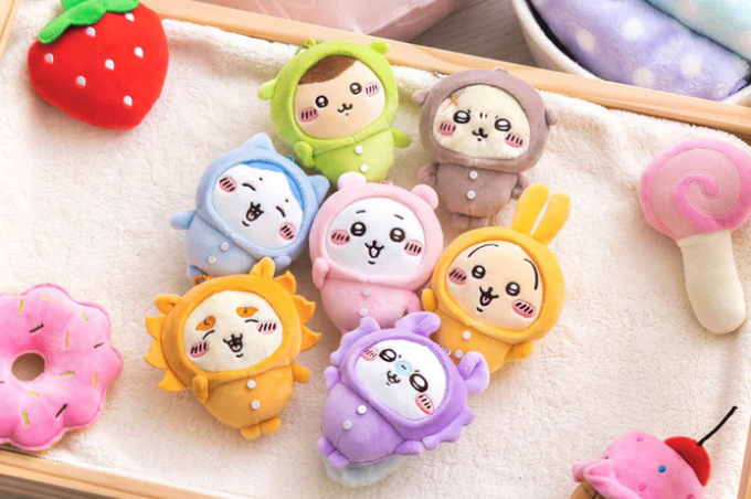 Chiikawa Pajama Party Mini Mascot Keychain (Hachiware)